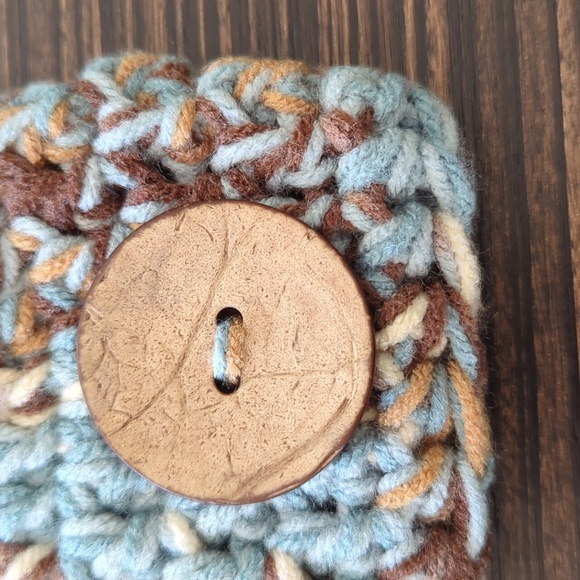 Newborn knitted hat - perfect for photoshoots - Picture 3 of 5